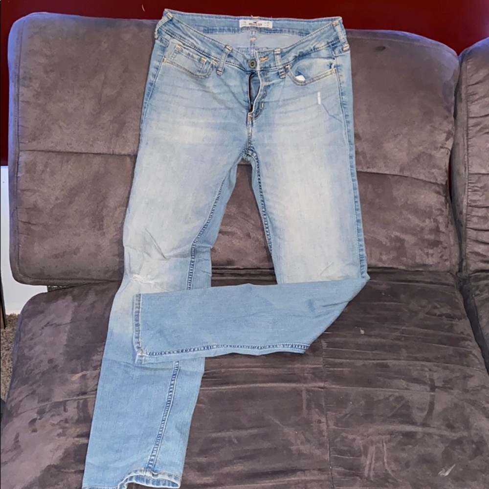 WOMENS HOLLISTER RIPPED JEANS